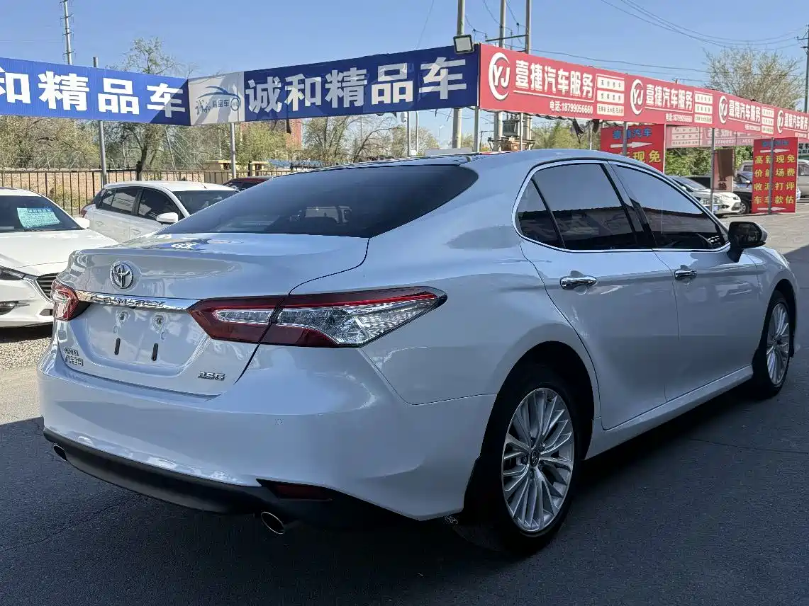 Toyota Camry 2018 2.5G Luxury Edition фото 9