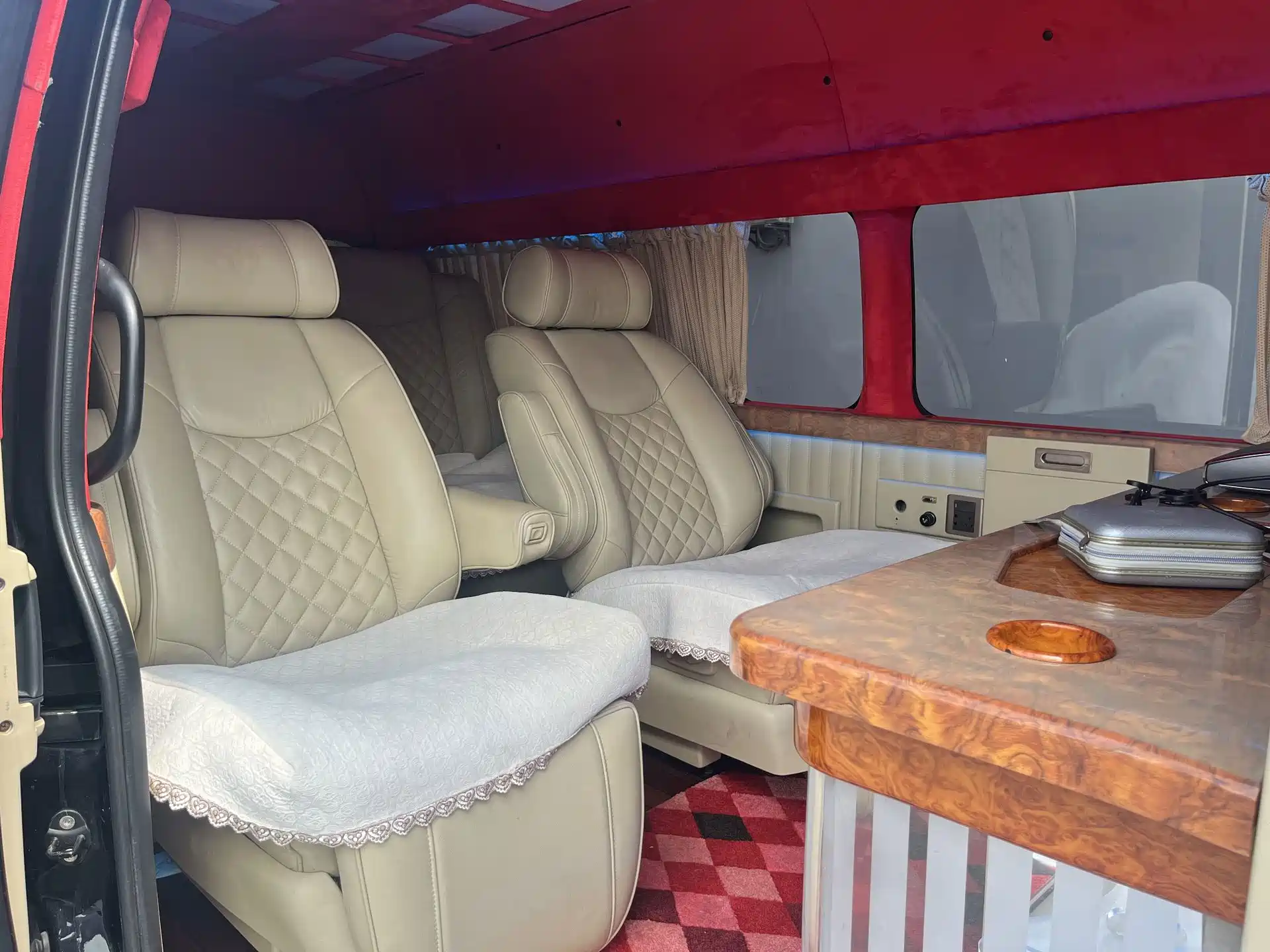 Фото 7 - Toyota HIACE