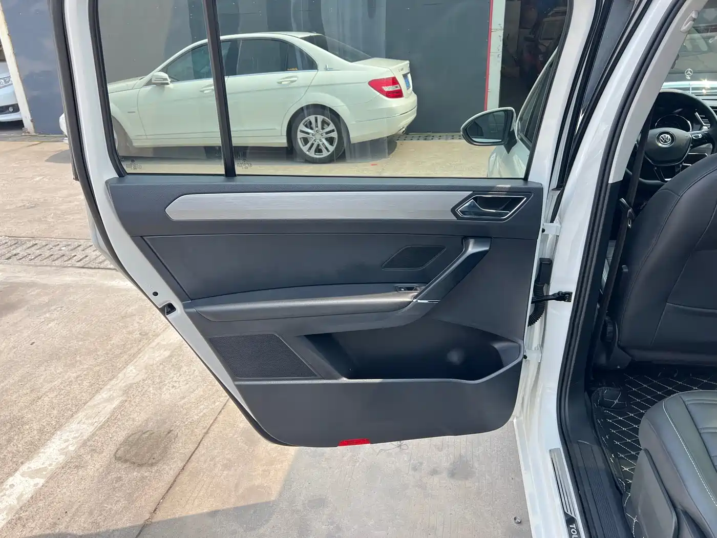 Volkswagen Touran 2016 Touran L 280TSI DSG Luxury фото 11