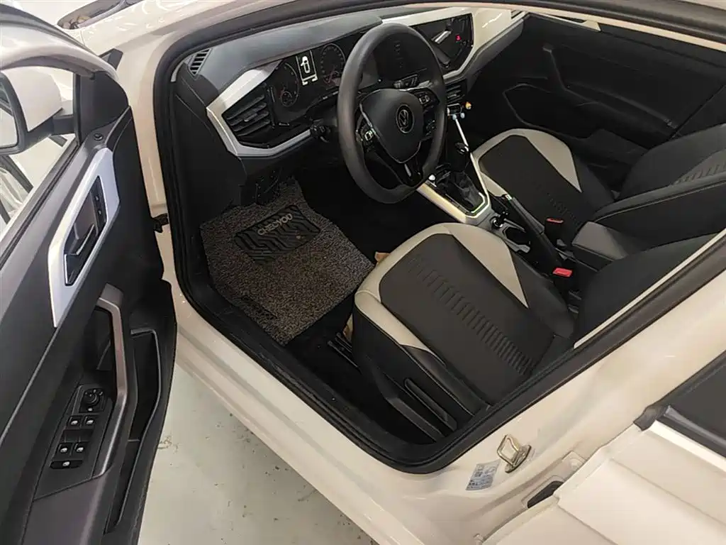 Volkswagen Polo 2021 Plus 1.5L Automatic Colorful Tech Edition фото 15