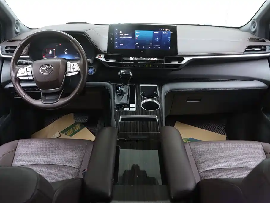 Toyota Sienna 2021 2.5L Hybrid Platinum Edition фото 21