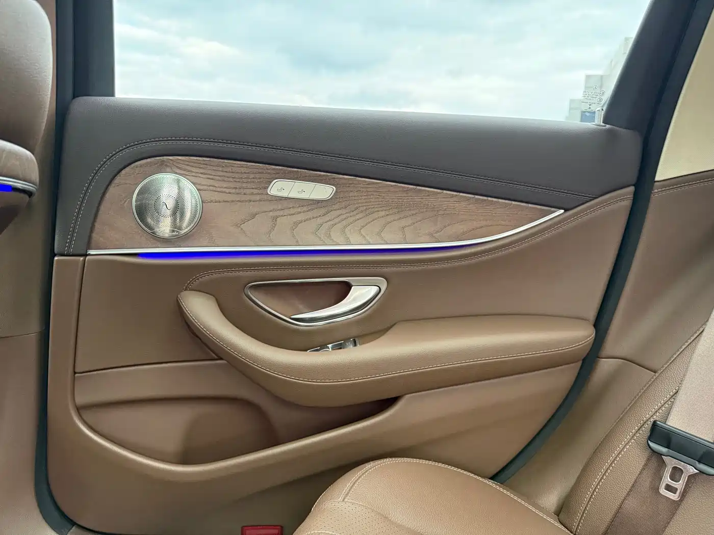 Mercedes-Benz E-Class 2022 E 300 L Fashion фото 35