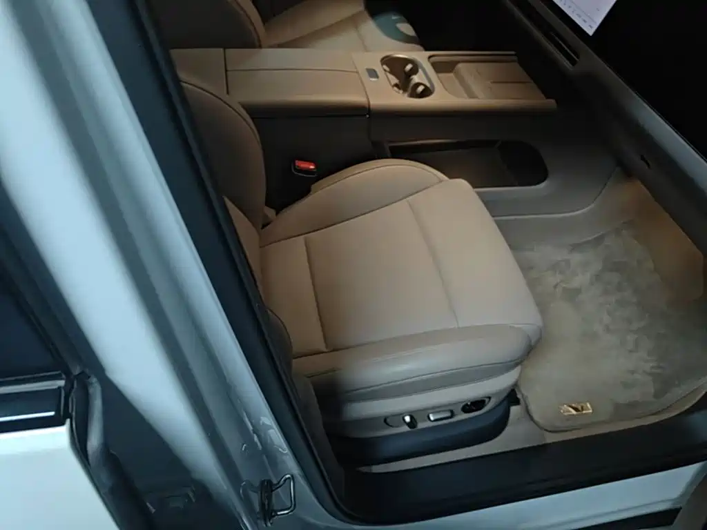 Li Auto i6 2025 2025 2WD Base Model