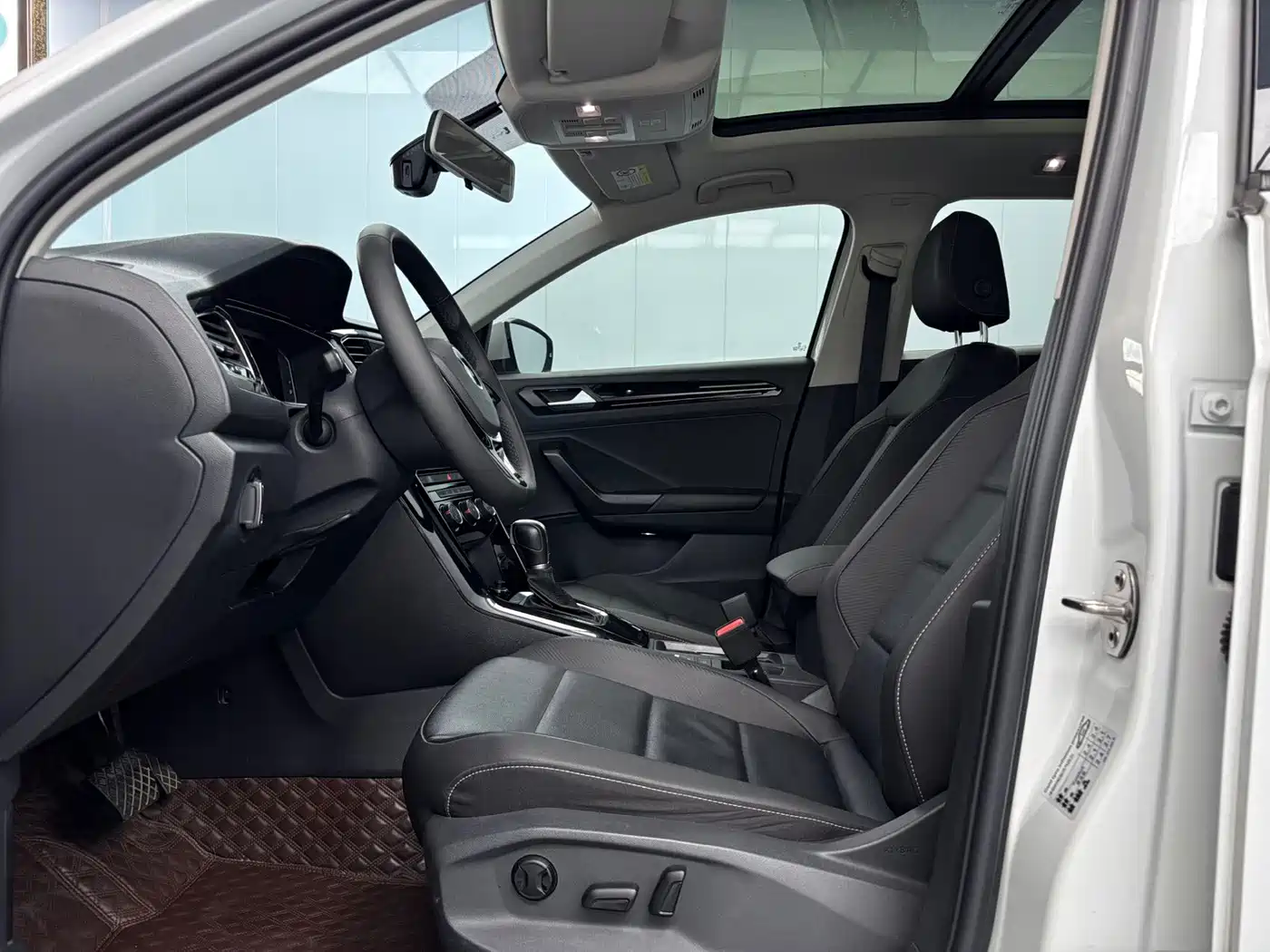 Volkswagen T-Roc, миниатюра 4
