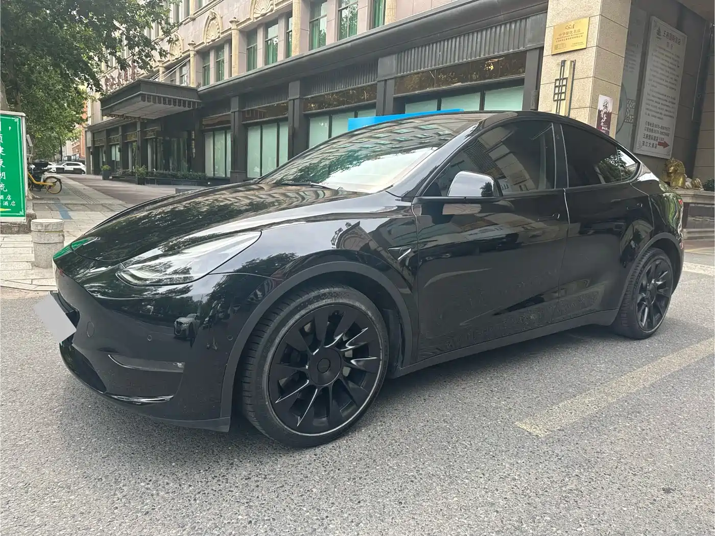 TESLA MODEL Y