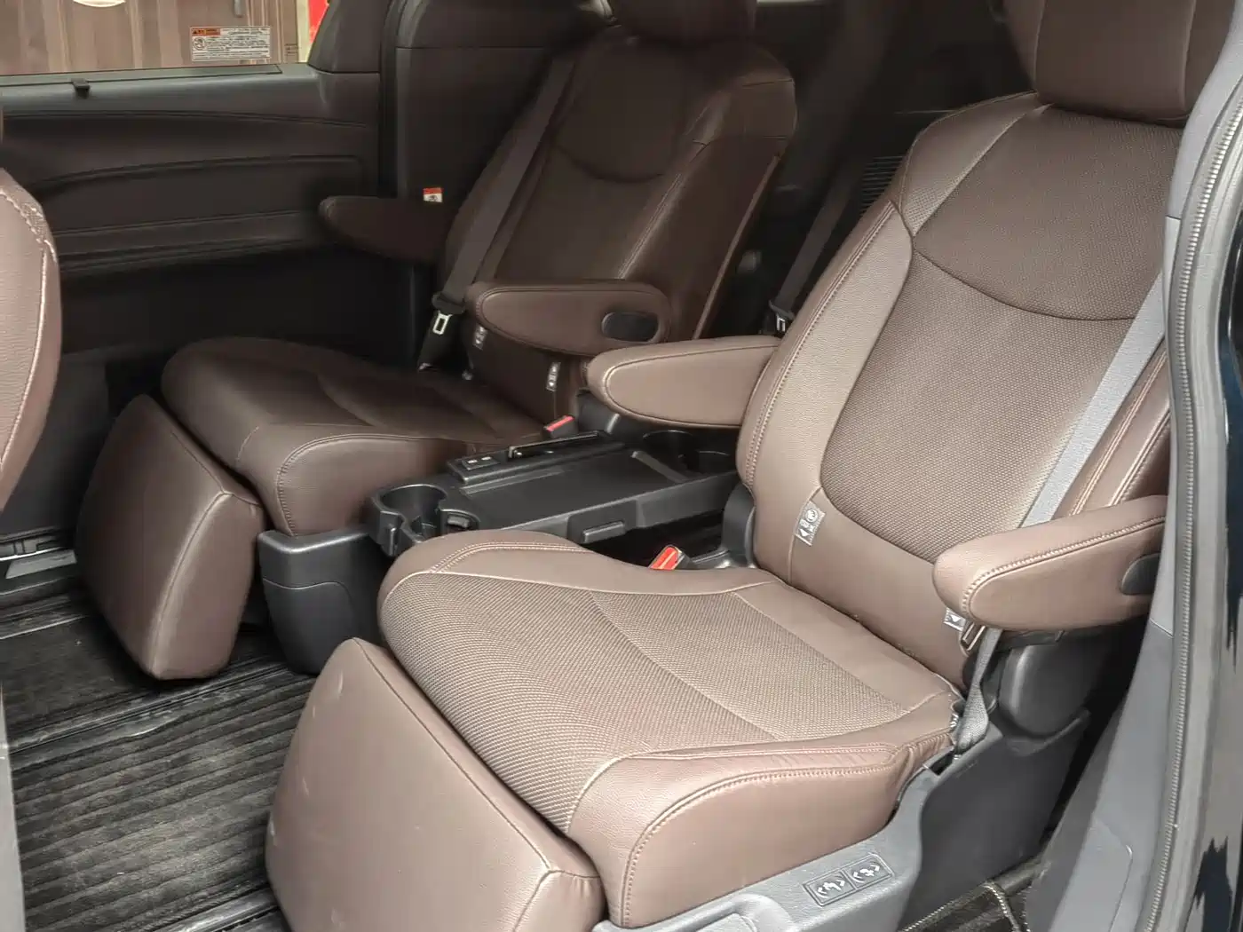Toyota Granvia 2023 2.5L Hybrid Flagship VIP Edition фото 10