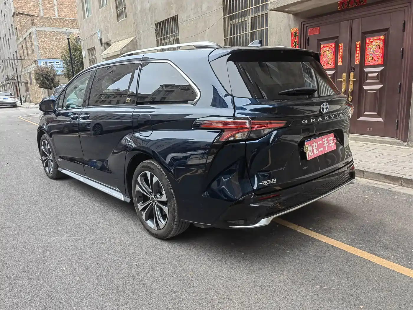 Toyota Granvia 2023 2.5L Hybrid Flagship VIP Edition фото 7