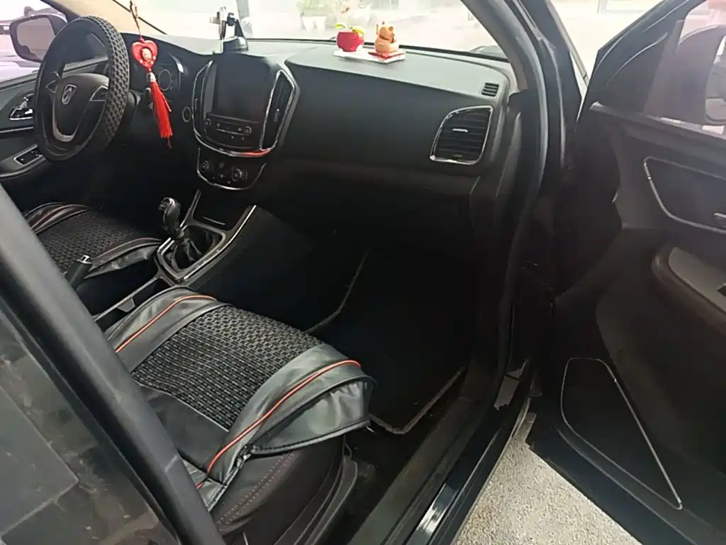 Baojun 560 2017 2016 1.5T Manual Luxury