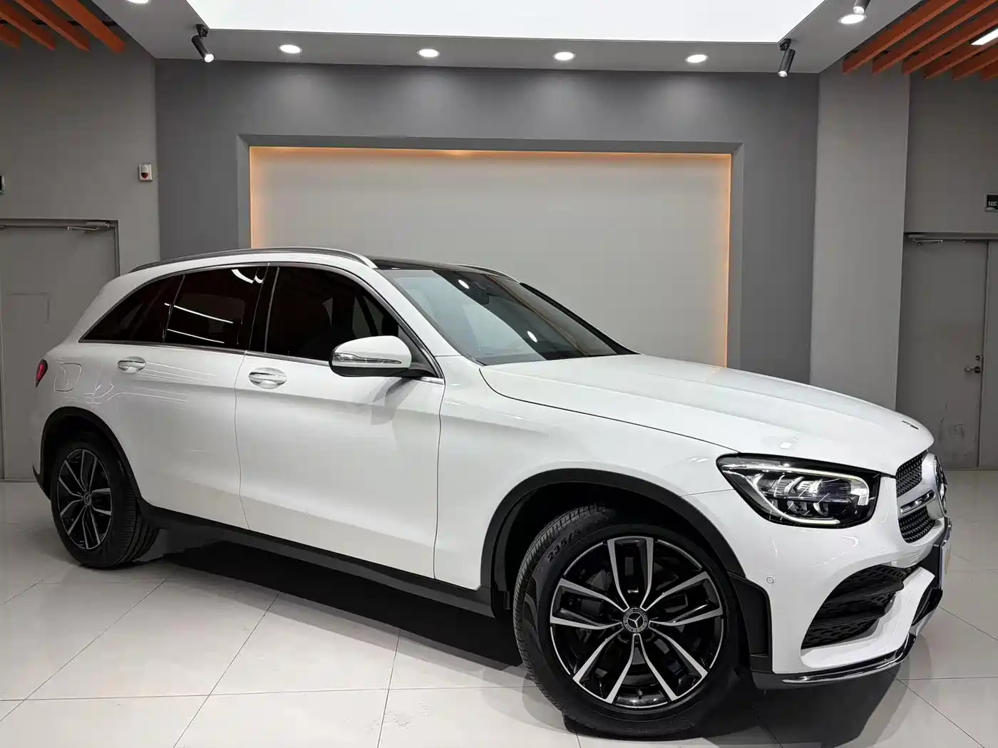 Mercedes-Benz GLC 2020 Facelift GLC 260 L 4MATIC Luxury фото 3
