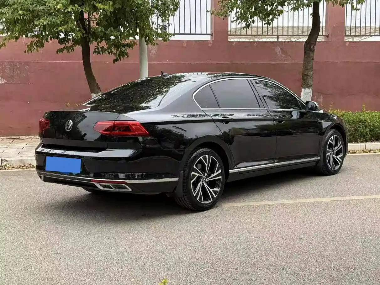 Volkswagen Magotan 2021 330TSI DSG 30th Anniversary Edition фото 3
