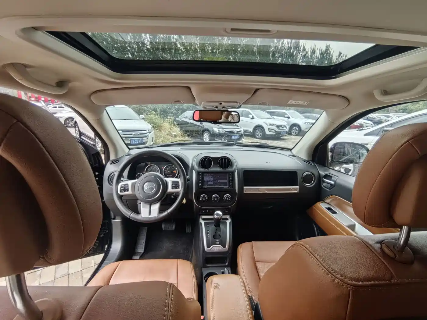 Photo 9 - Jeep Compass (Import)