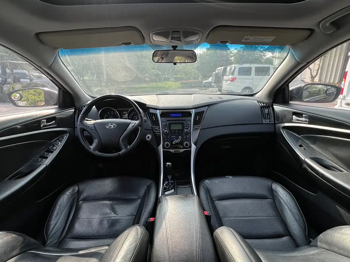 Hyundai Sonata 2013 2.0L Automatic Luxury Edition фото 10