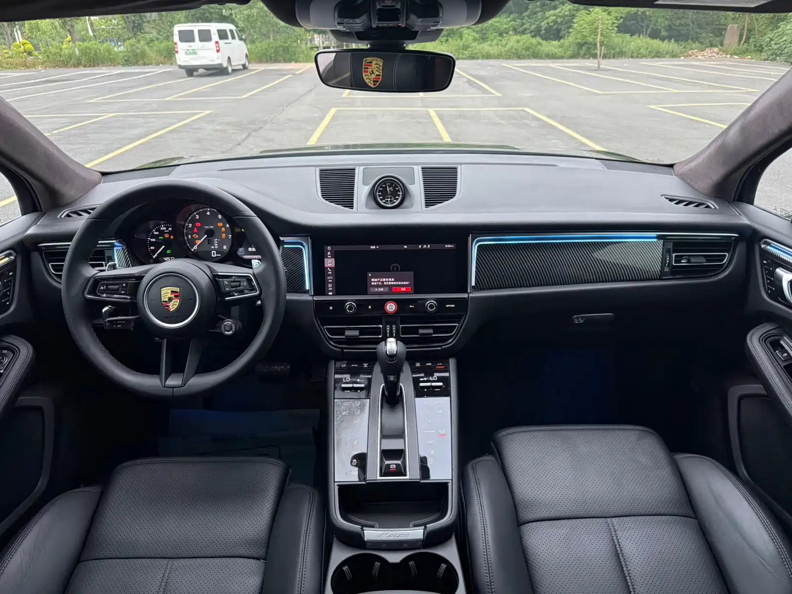 Photo 11 - Porsche Macan