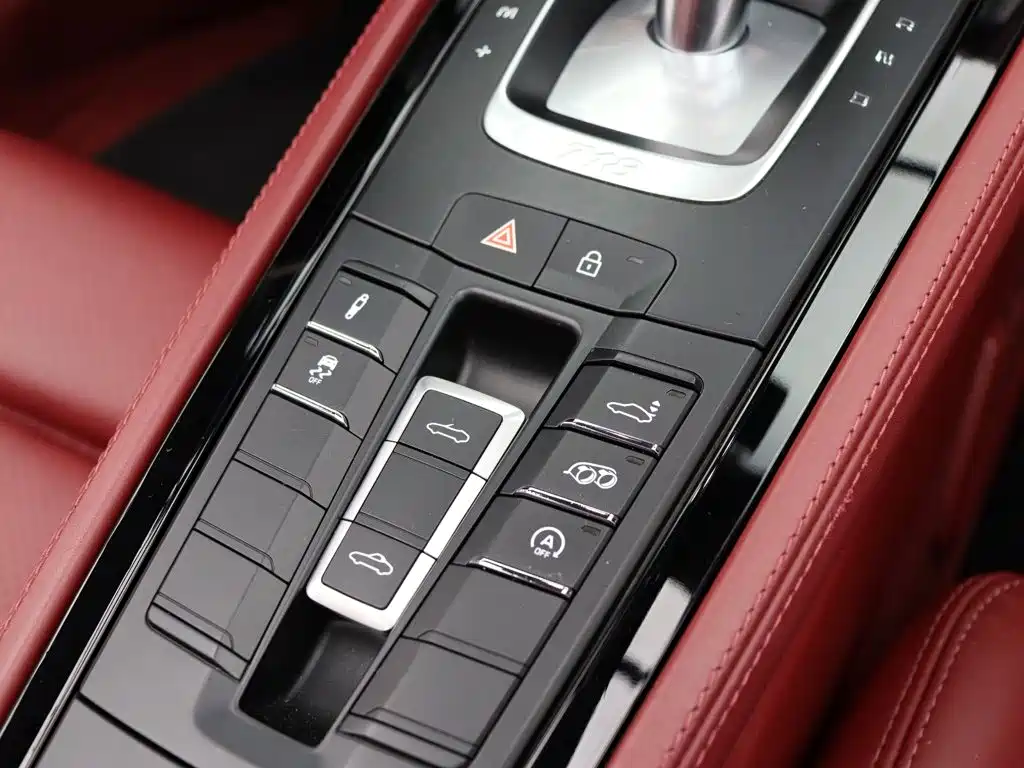 Photo 19 - Porsche 718