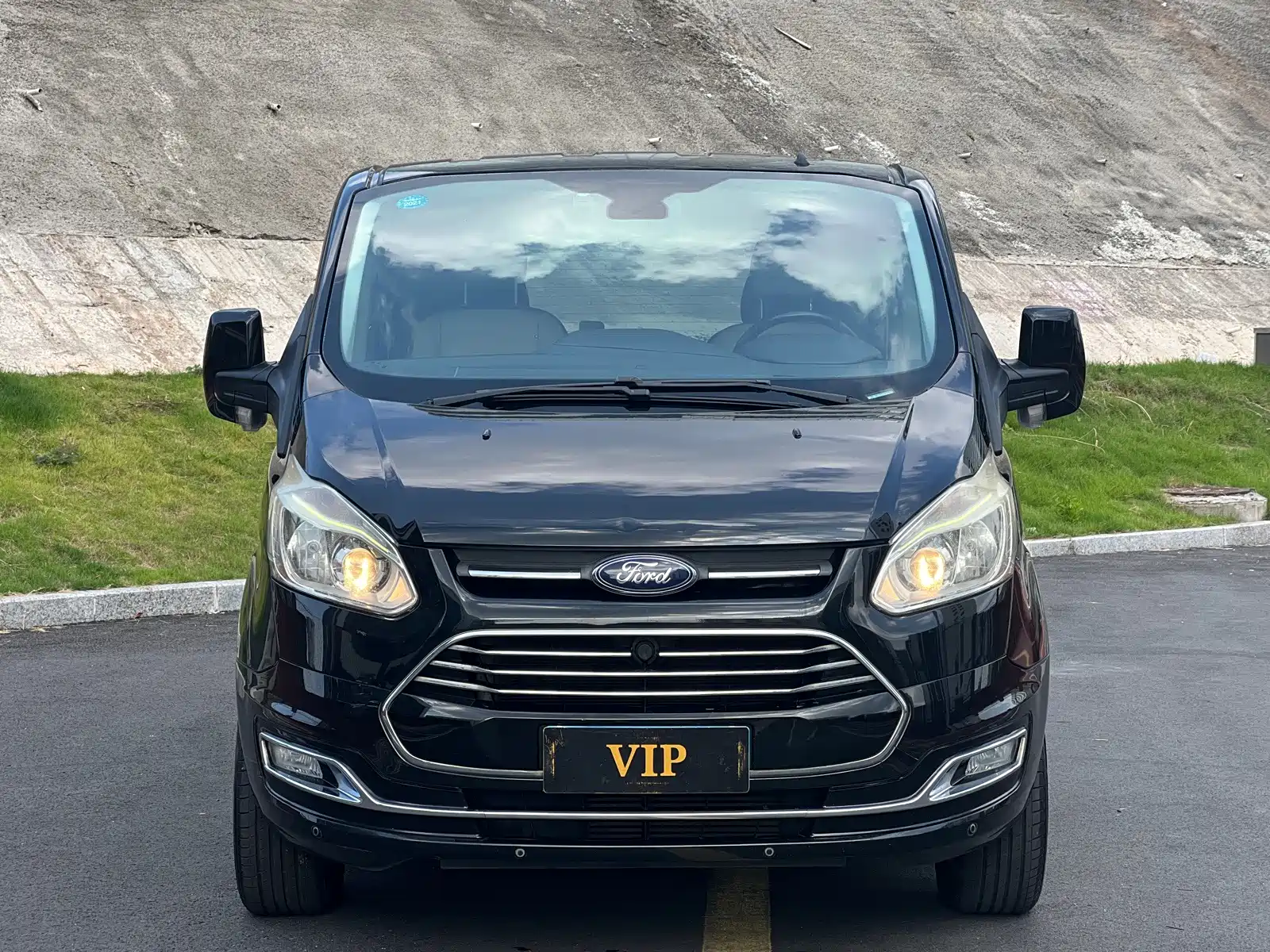 Photo 2 - Ford Tourneo
