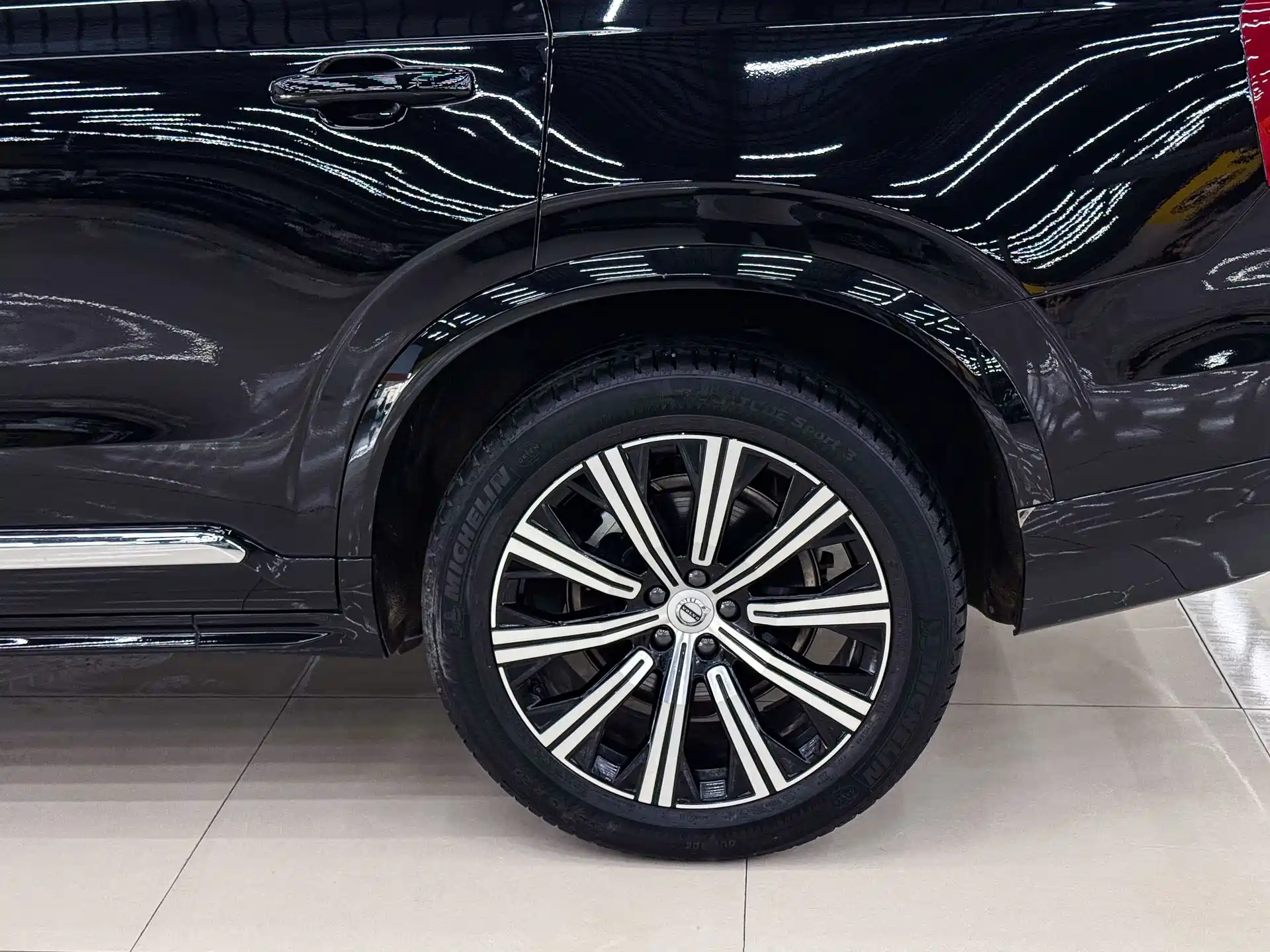 Фото 18 - Volvo XC90