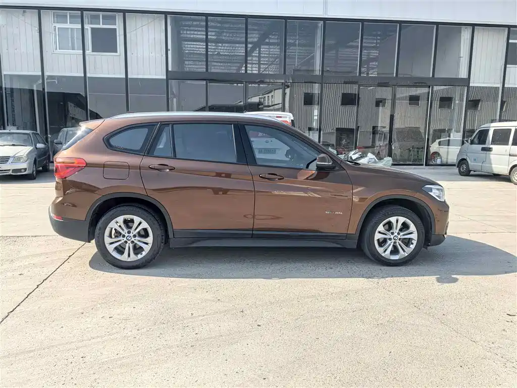 BMW X1 2016 sDrive18Li Premium Model фото 3