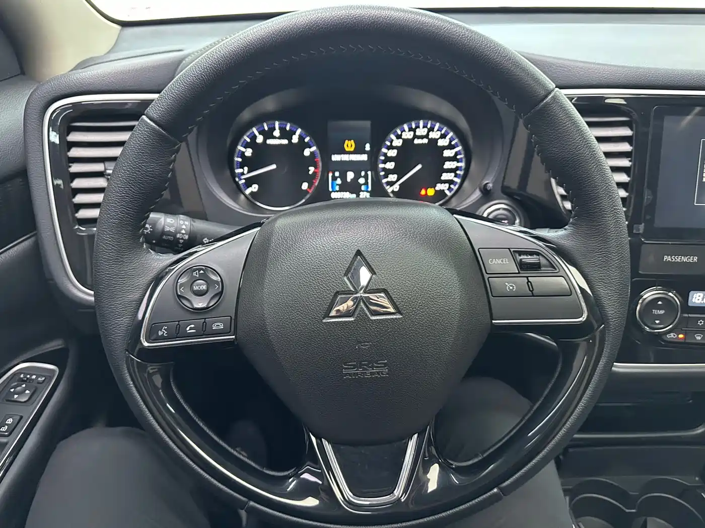 Mitsubishi Outlander 2023 2021 Facelift 2.0L 2WD Premium Edition 5-Seater