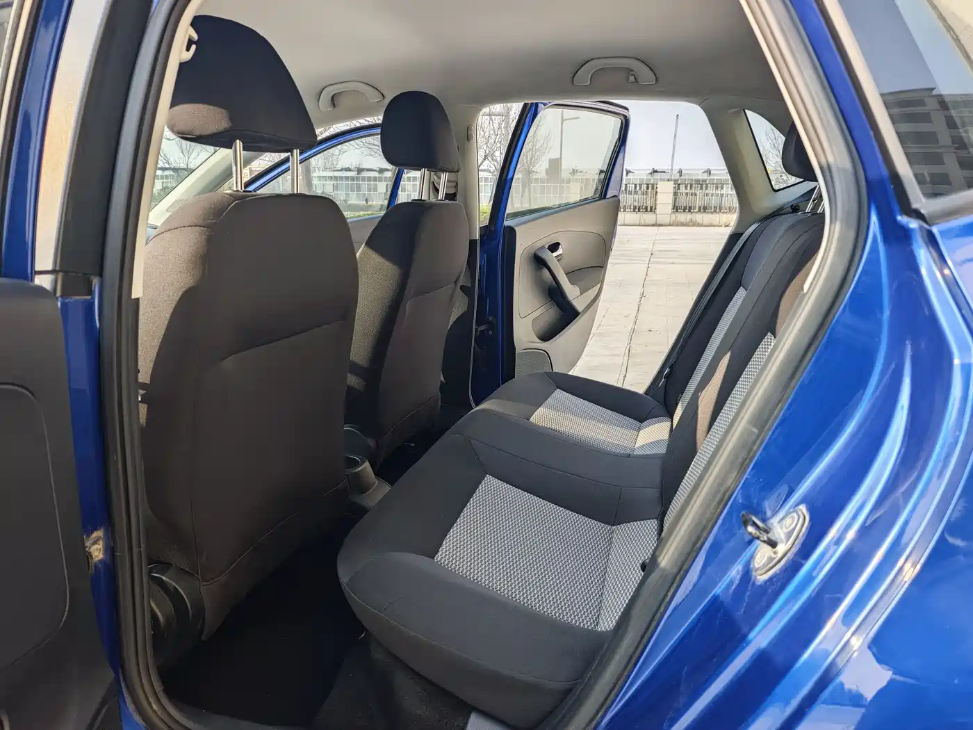 Volkswagen Polo 2013 1.4L Manual Trend Edition фото 9