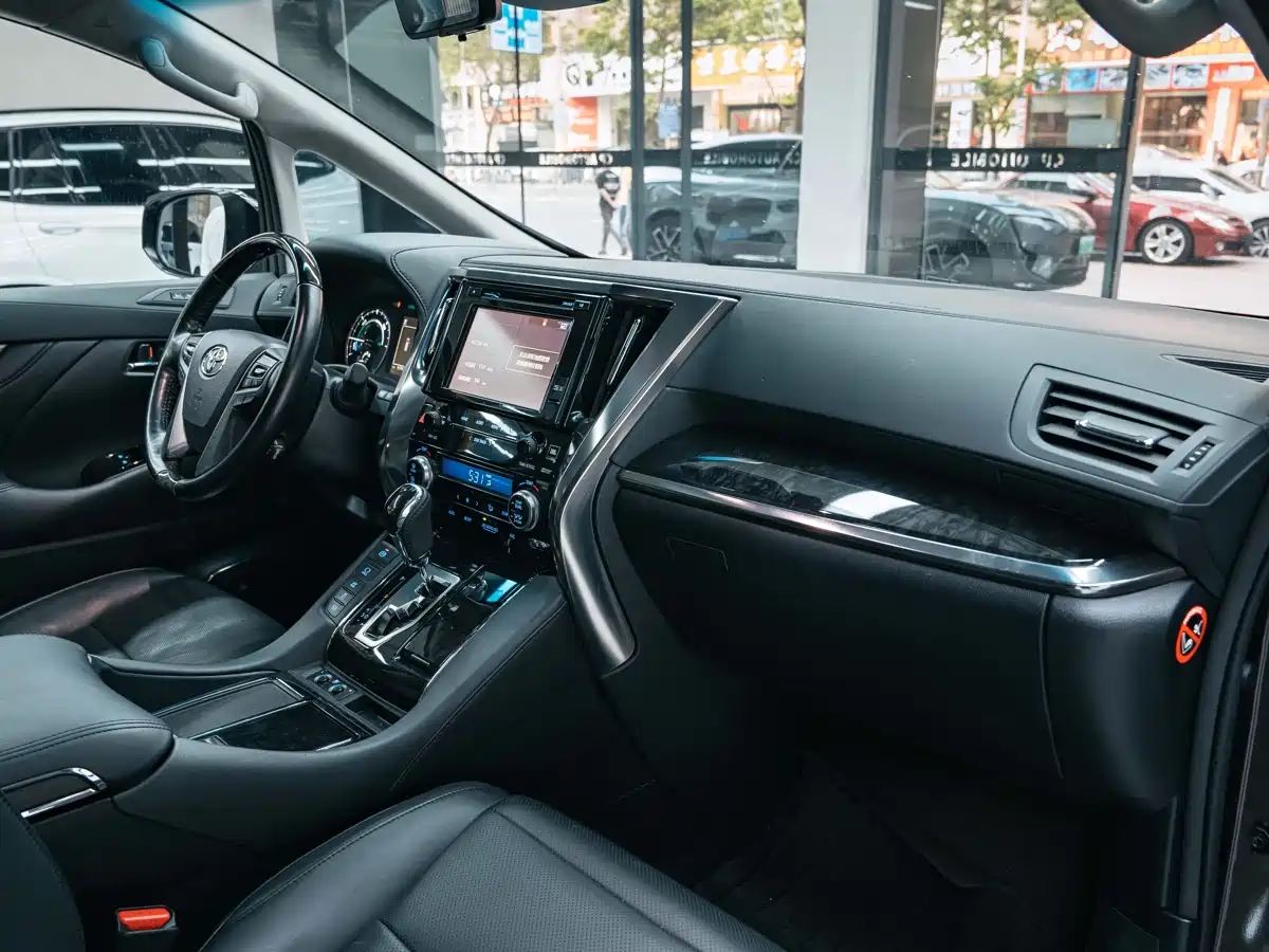 Toyota Vellfire 2019 Hybrid 2.5L HV Luxury Edition фото 18