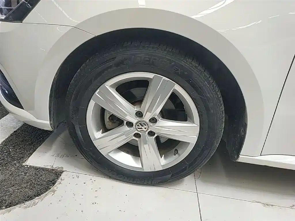Volkswagen Lavida 2017 1.6L Automatic Trend Edition фото 23