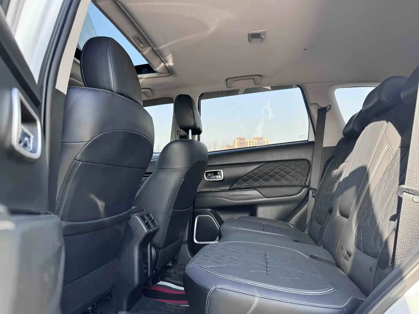 MITSUBISHI OUTLANDER