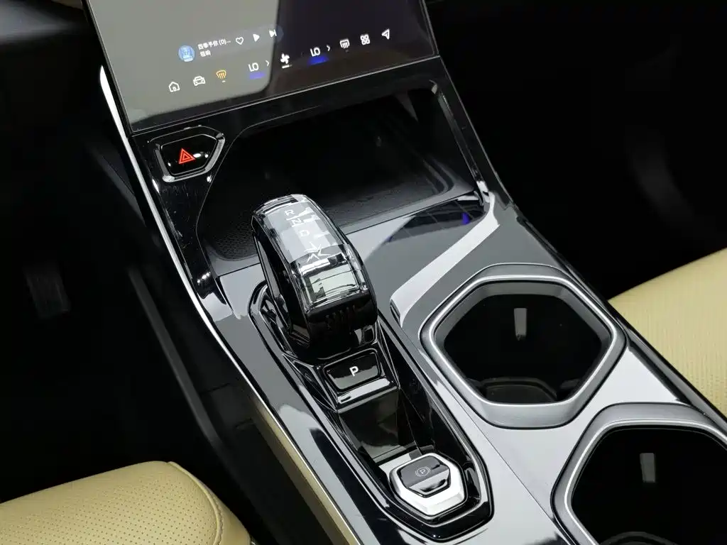 Geely Boyue L, миниатюра 13