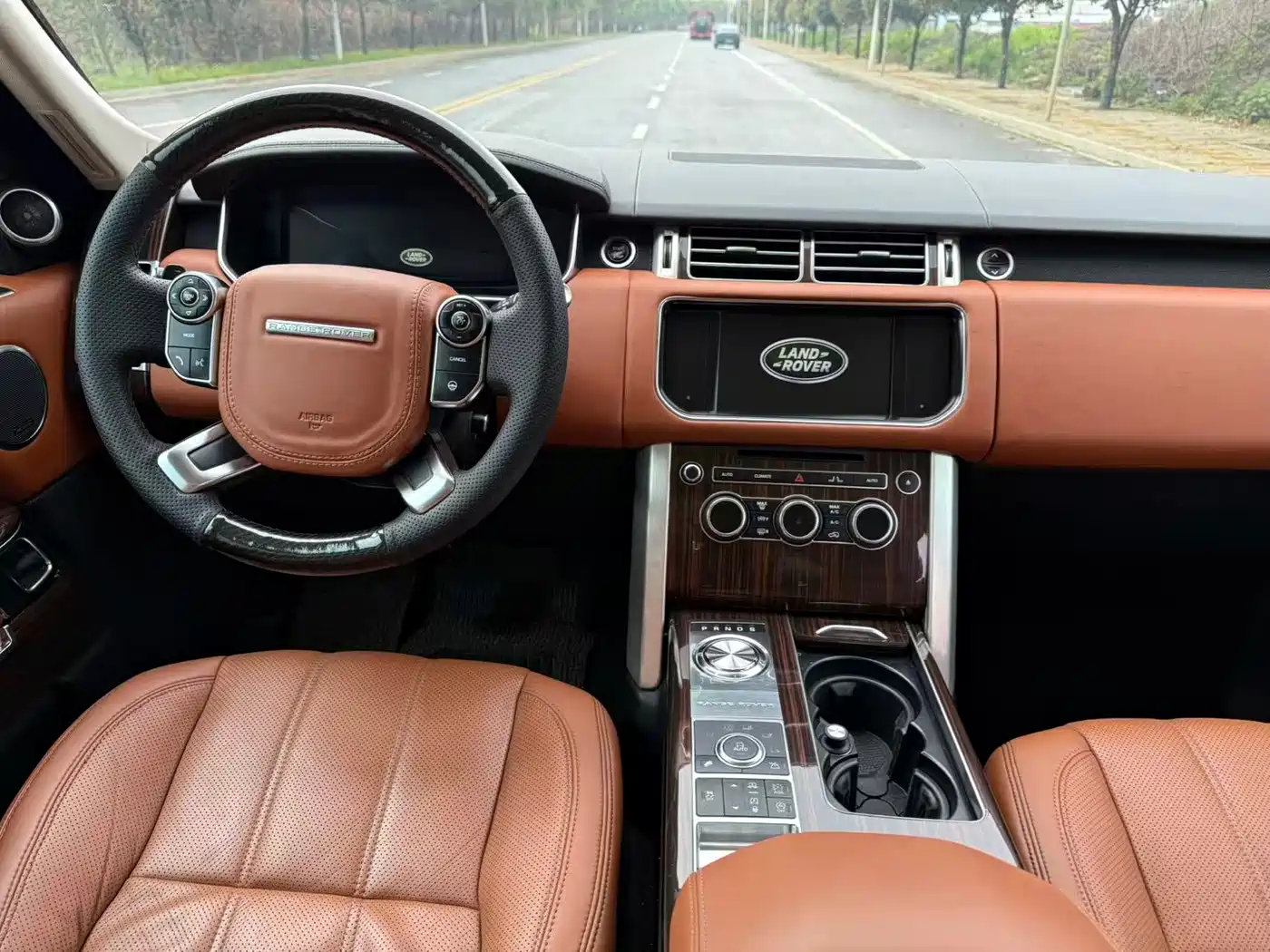 Land Rover Range Rover 2015 3.0 SC V6 Vogue SE Genesis Extended Edition фото 8