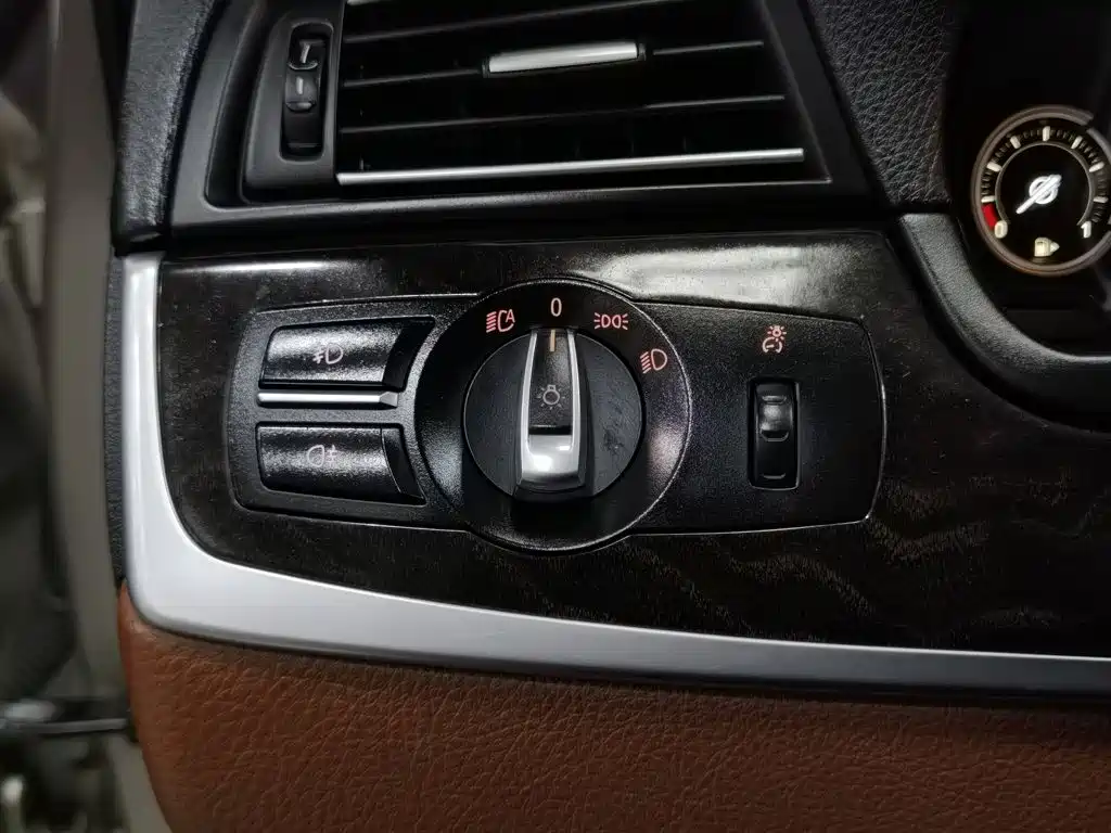 Photo 21 - BMW 5 Series