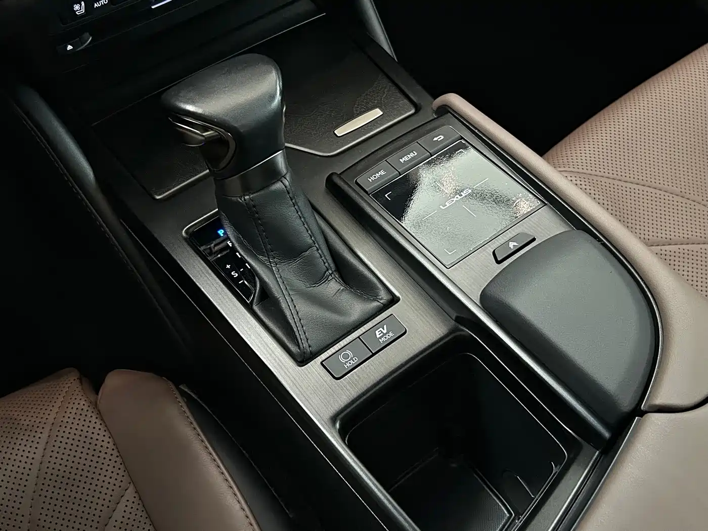 Фото 18 - Lexus ES