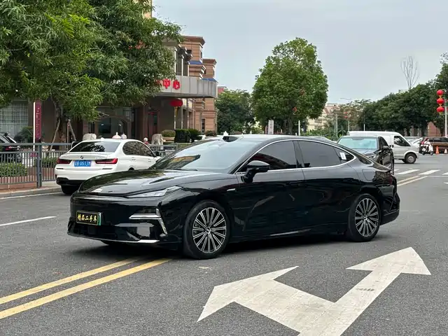 GEELY GALAXY GALAXY SPARKLE 8