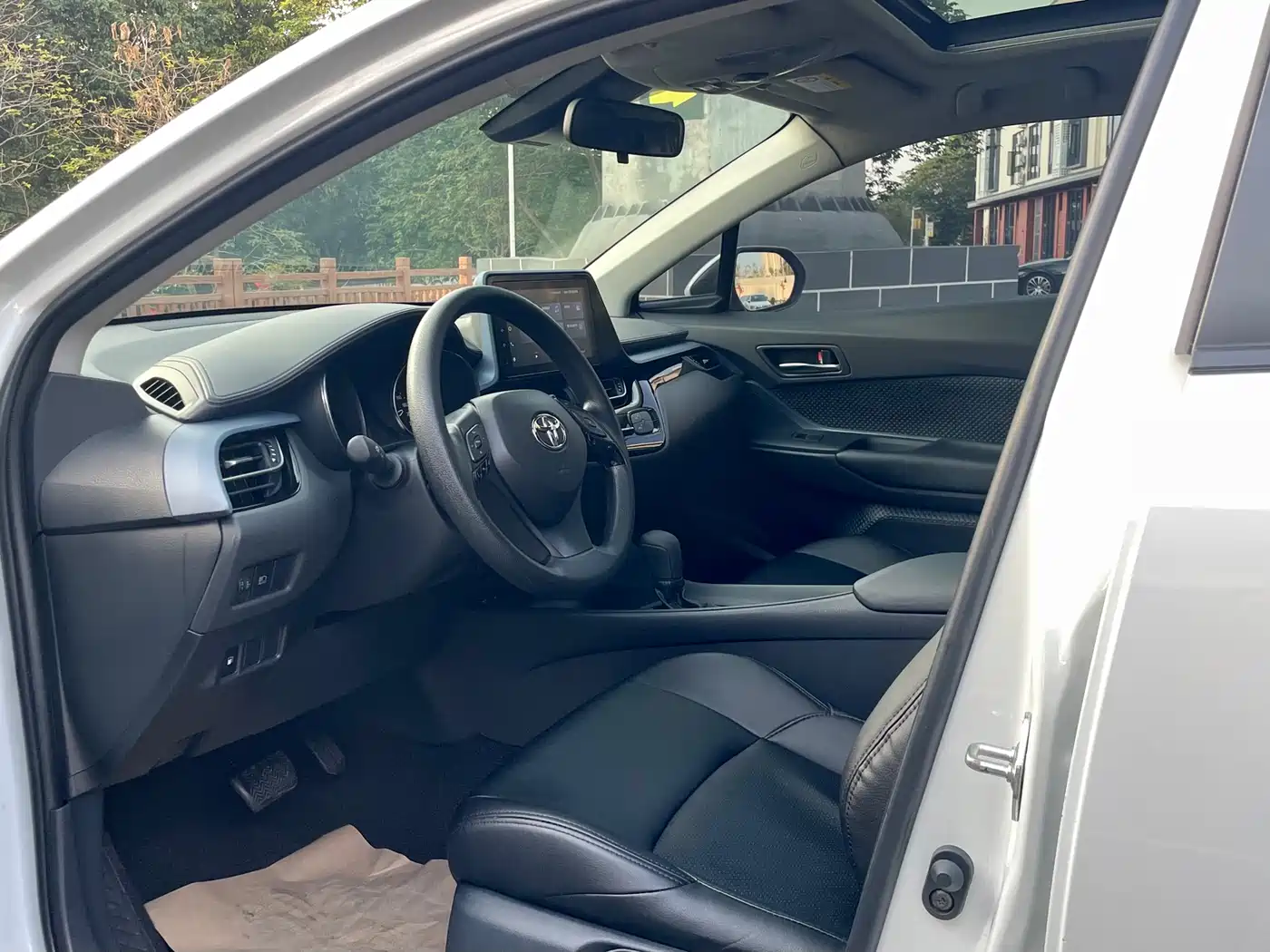 Toyota IZOA 2023 2.0L Yi-Xiang Edition фото 12