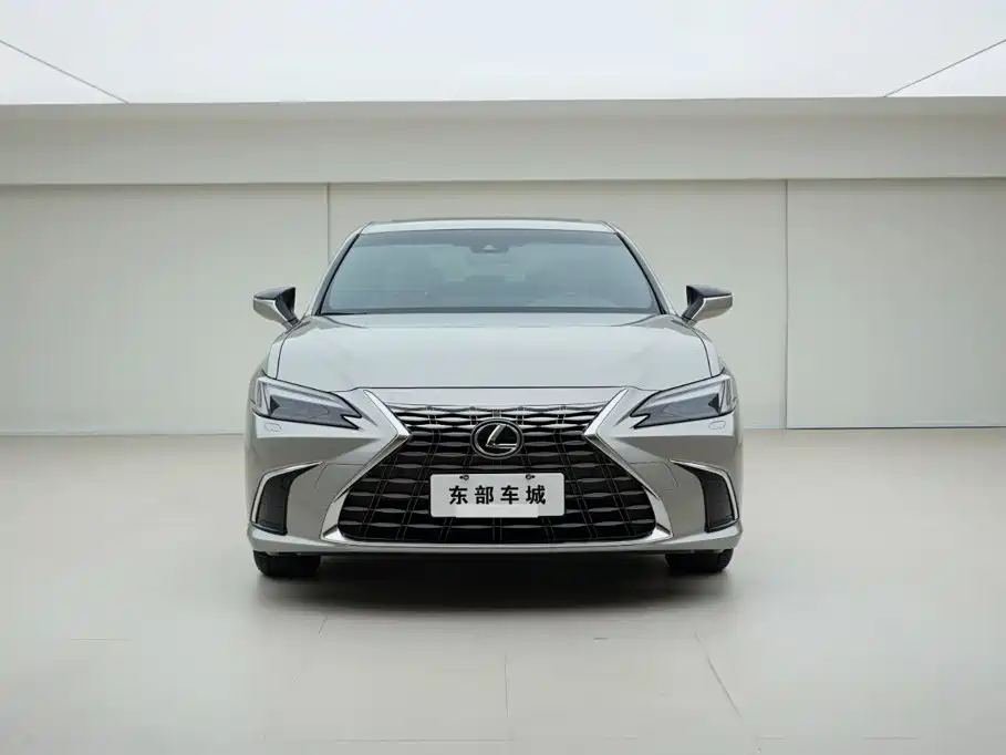 Фото 2 - Lexus ES