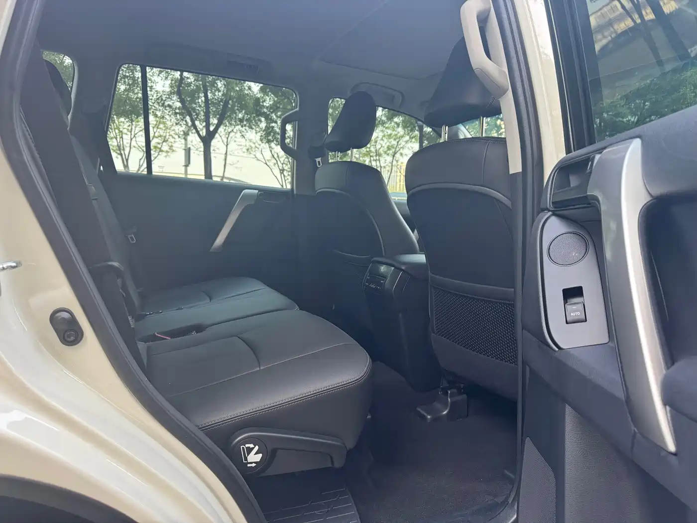 Toyota Prado 2016 2.7L Auto Luxury Edition фото 13