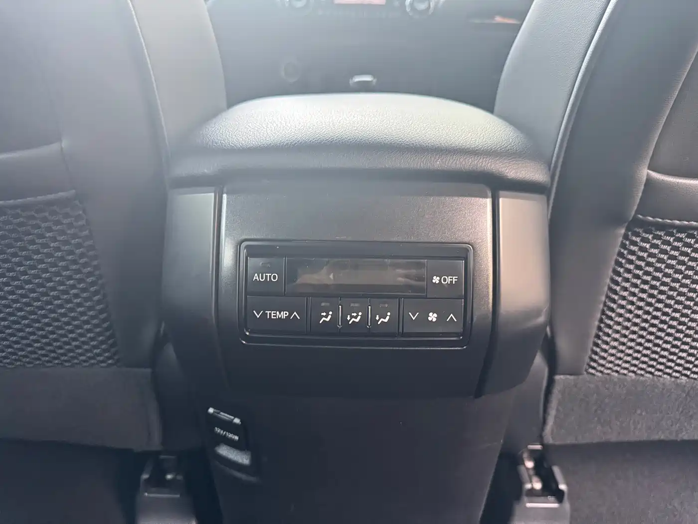 Toyota Prado 2016 2.7L Auto Luxury Edition фото 27