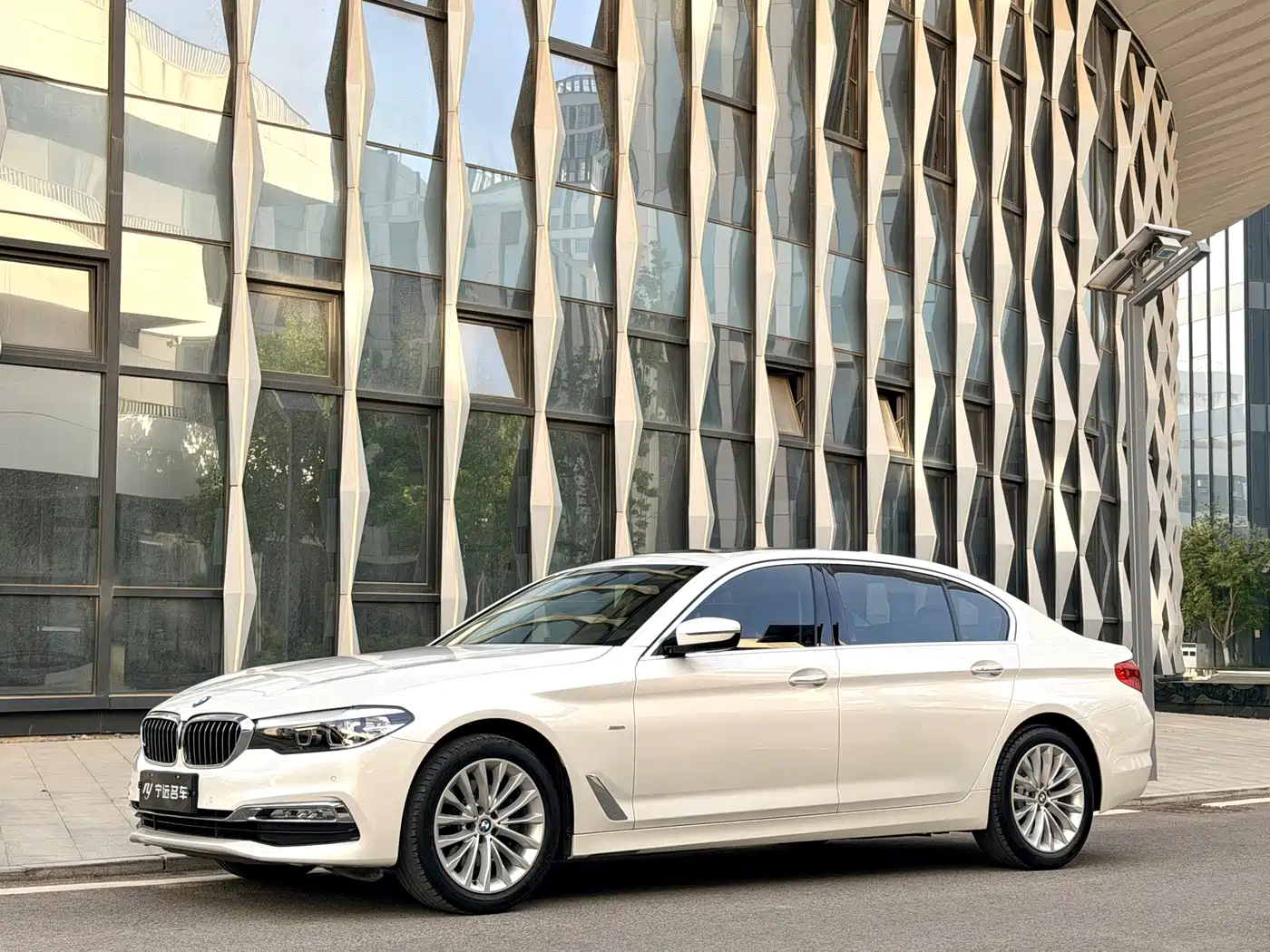 BMW 5 Series 2018 525Li Luxury Package