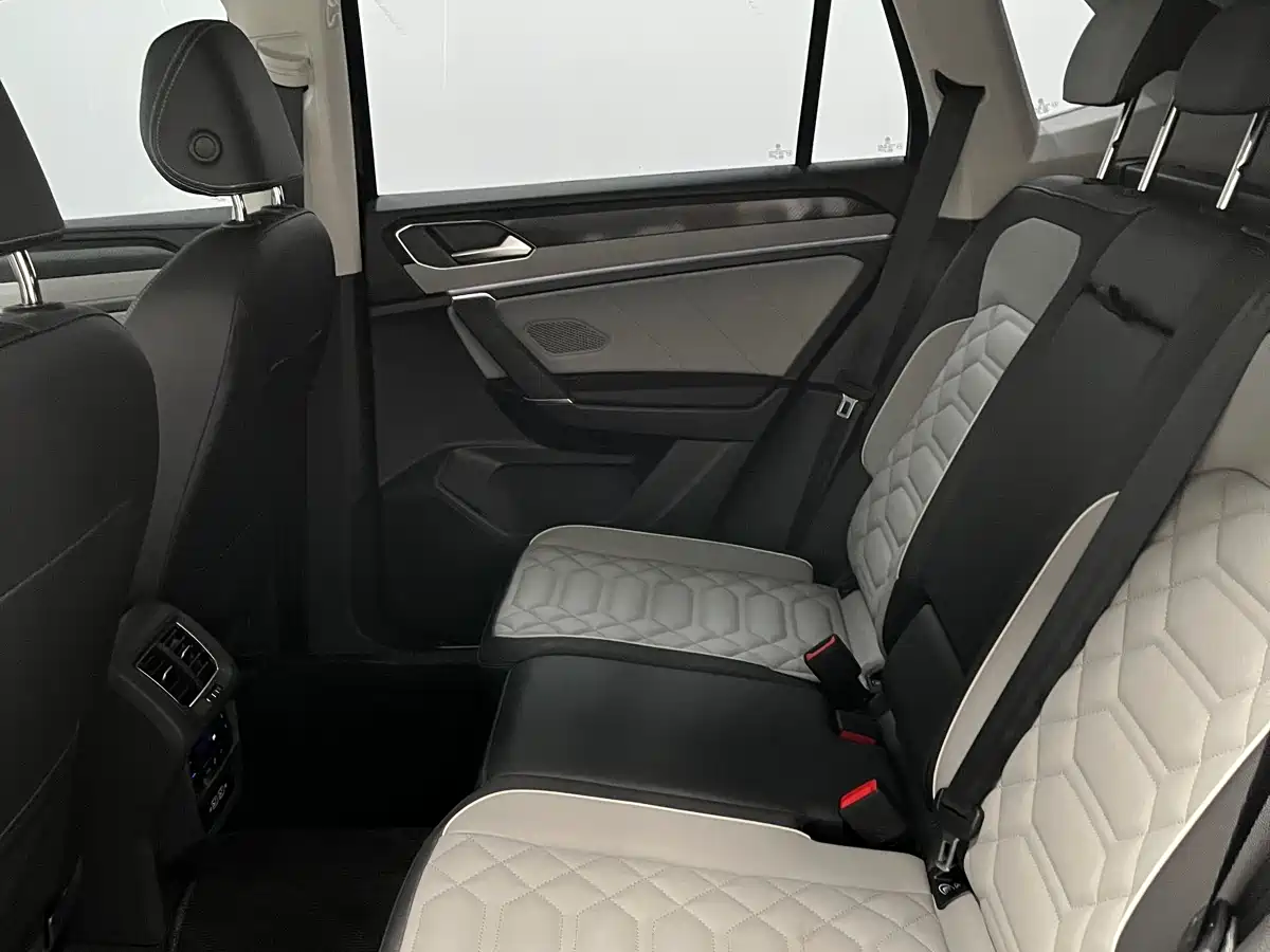 Volkswagen Tayron 2023 280TSI 2WD Luxury Plus Advanced Edition фото 10