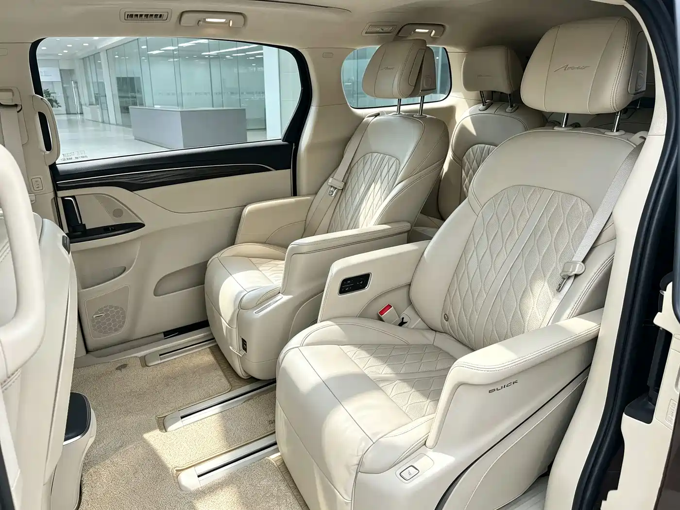Photo 7 - Buick GL8