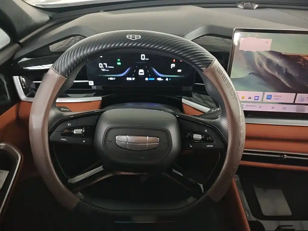 Photo 11 - Geely Atlas