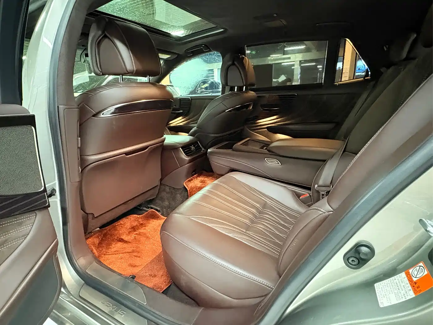 Фото 5 - Lexus LS