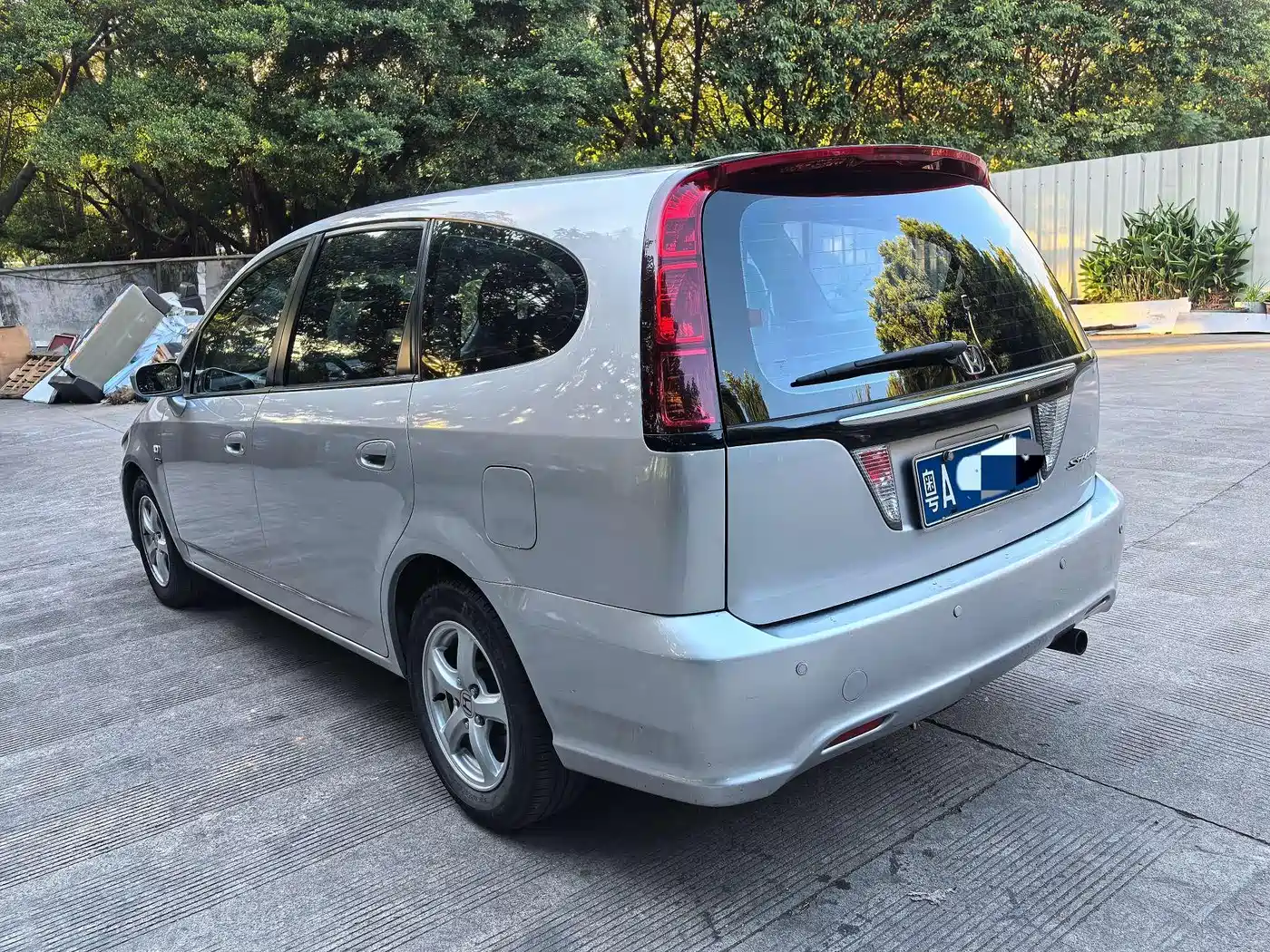 Honda Stream 2004 2.0 AT фото 6