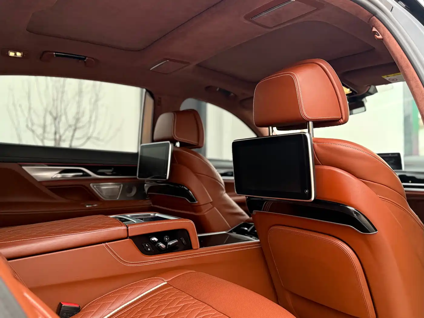 BMW 7 Series 2021 Model 740Li xDrive Executive M Sport Package фото 31