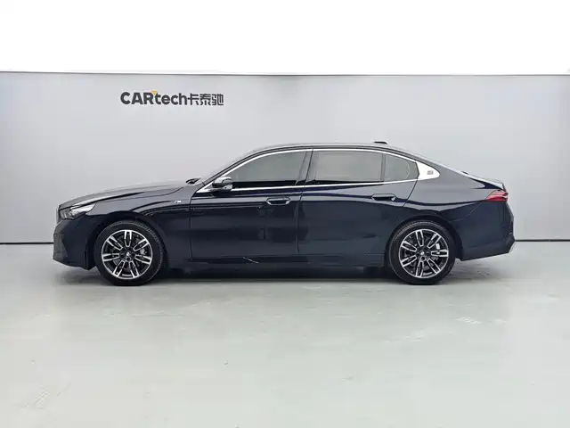 BMW 5 Series 2026 Model Year Facelift 530Li Leading M Sport Package — фото 3