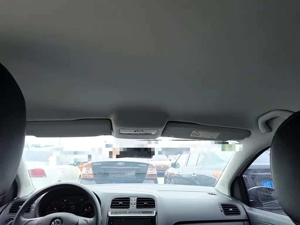 Volkswagen Polo 2016 1.4L Automatic Trend фото 18