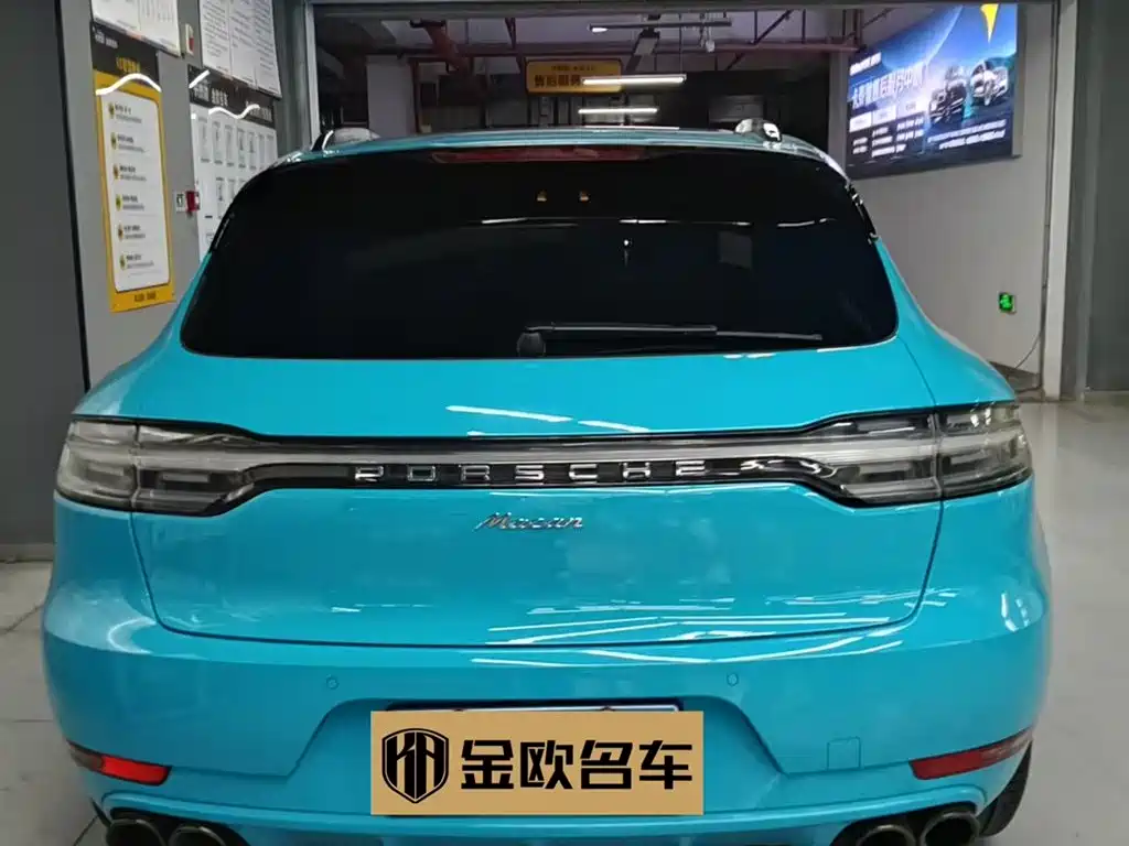 PORSCHE MACAN