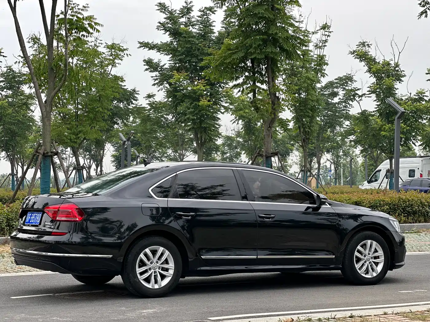 صورة 6 - Volkswagen Passat
