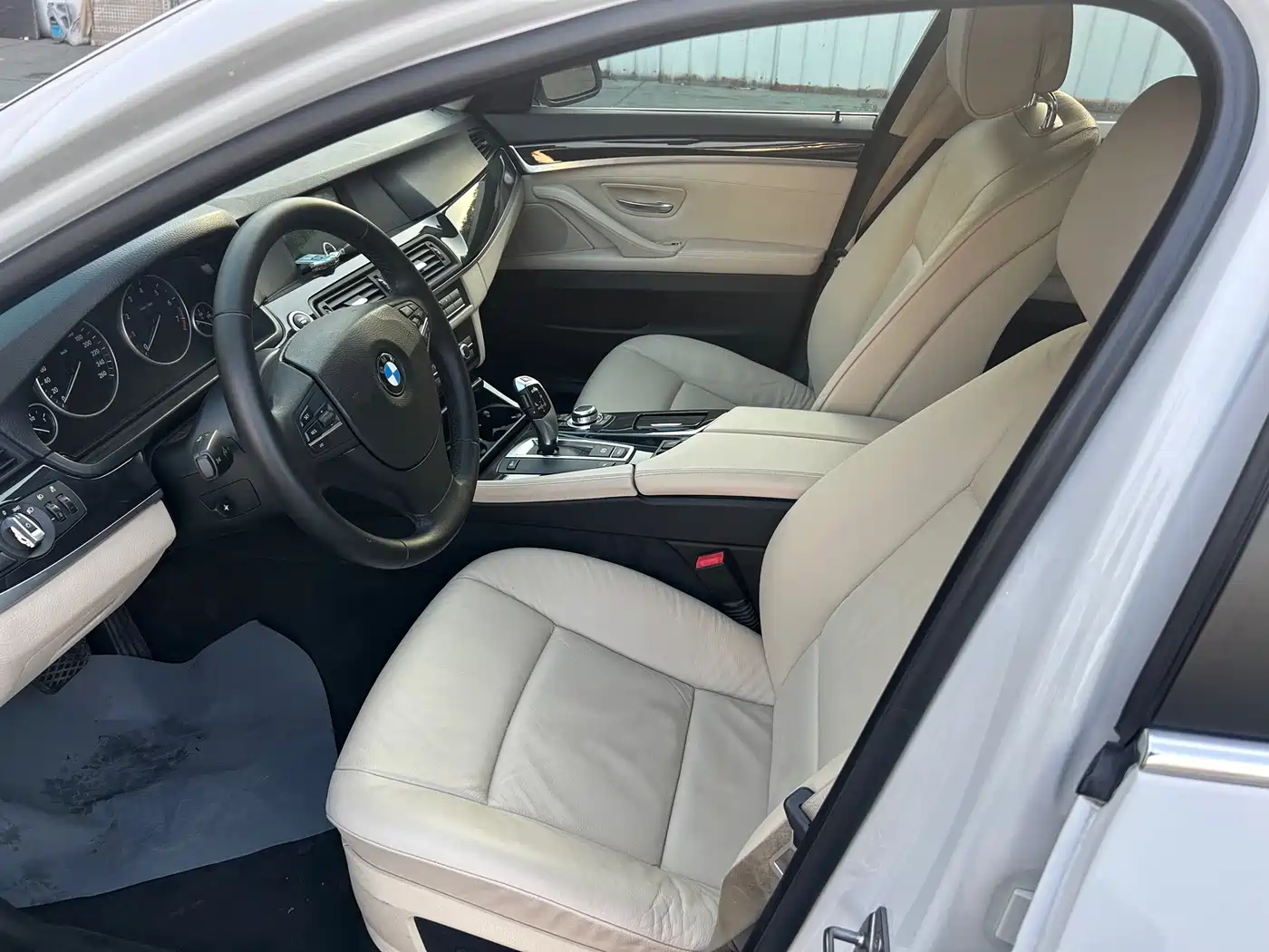 BMW 5 Series 2011 520Li Elegance фото 4