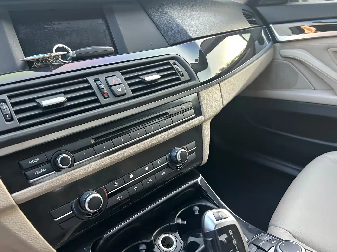 BMW 5 Series 2011 520Li Elegance фото 9