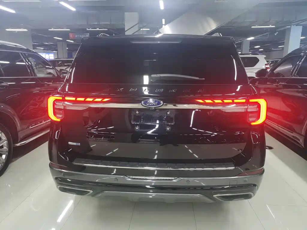 Photo 9 - Ford Explorer