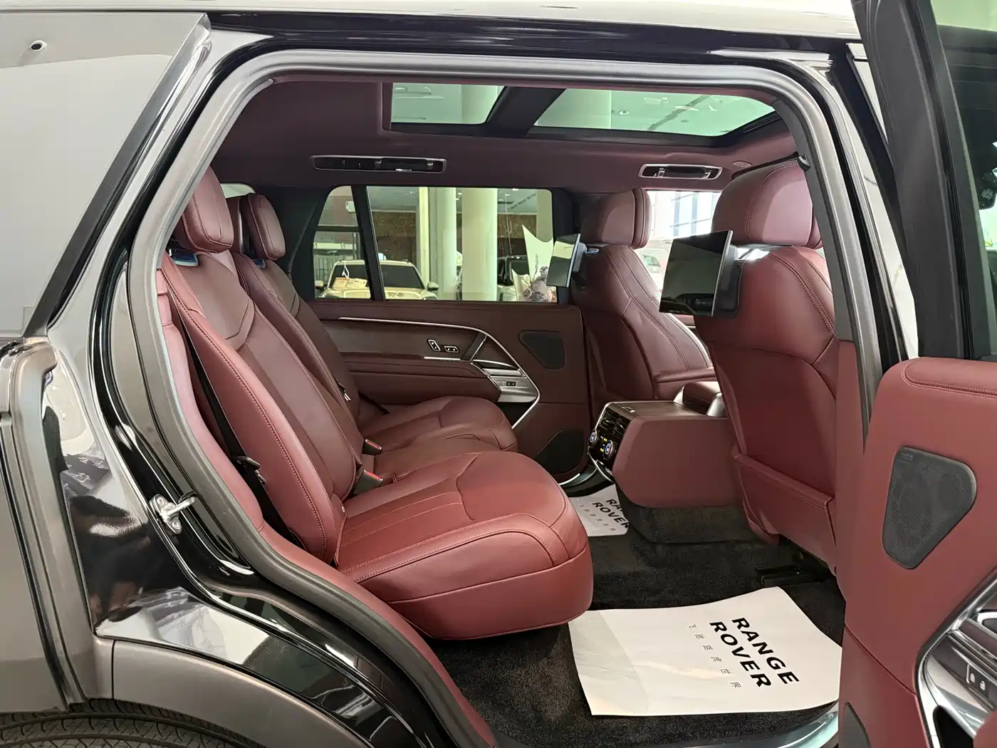 Land Rover Range Rover 2025 3.0 L6 400PS Genesis Extended Wheelbase фото 27